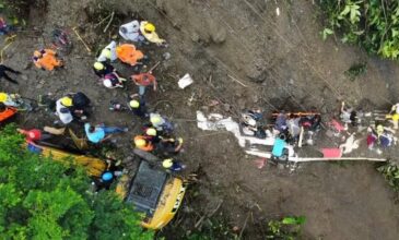 Κολομβία: Τουλάχιστον 12 άνθρωποι θάφτηκαν ζωντανοί μέσα σε λεωφορείο μετά από κατολίσθηση