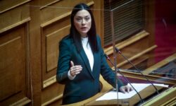 Γιαννακοπούλου: Εάν «μύρισε» εκλογές, σας προκαλούμε, κάντε εκλογές