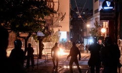 ΕΛ.ΑΣ: 16 συλλήψεις σε Εξάρχεια και Αυλίζα Αχαρνών -Τραυματίστηκαν 13 αστυνομικοί