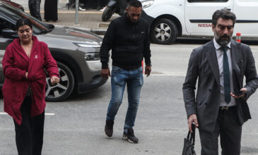 Θεσσαλονίκη: Σε πόρτα ξενοδοχείου στο σημείο που πυροβολήθηκε ο 16χρονος βρέθηκε η δεύτερη σφαίρα του αστυνομικού