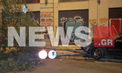 Απίστευτο τροχαίο: Οδηγός «ξήλωσε» δέντρο και πινακίδα του ΚΟΚ στην οδό Μπενάκη – Δείτε εικόνες του news