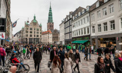 Δανία: Χωρίς τη συγκατάθεση των γονέων τους θα μπορούν να υποβάλλονται σε άμβλωση οι έφηβες