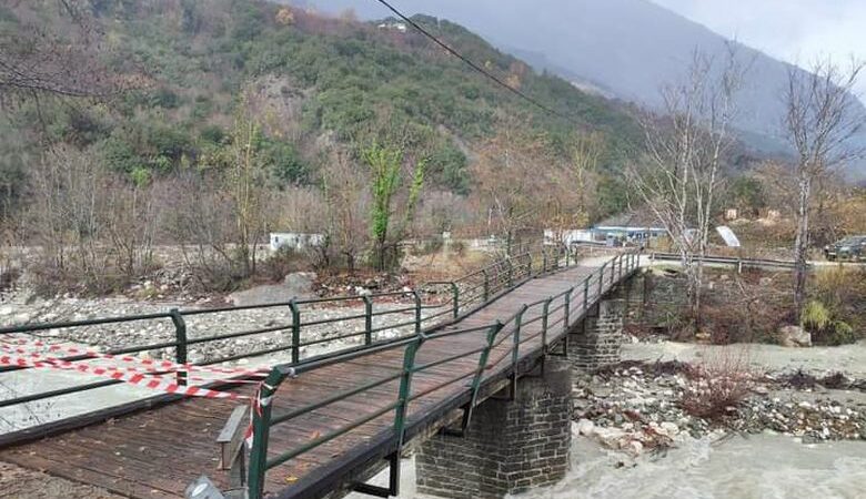 Ιωάννινα: Προβλήματα στους δρόμους του Νομού – Ζημιές σε πεζογέφυρα στα Τζουμέρκα