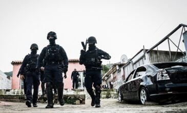 Αχαΐα: Συλλήψεις και προσαγωγές σε αστυνομική επιχείρηση σε καταυλισμούς Ρομά