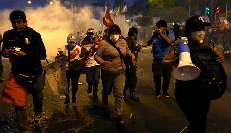Πολιτική κρίση στο Περού: «Τώρα εμφύλιος πόλεμος», διαμηνύουν διαδηλωτές