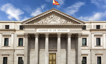 Ισπανία: Για δύο χρόνια παρατείνεται ο μηχανισμός κρατικού ελέγχου επί των ξένων επενδύσεων