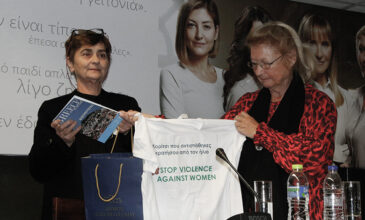 Μητέρες δολοφονημένων, δημοσιογράφοι και πολιτικοί ένωσαν τις φωνές τους ενάντια στη βία κατά των γυναικών