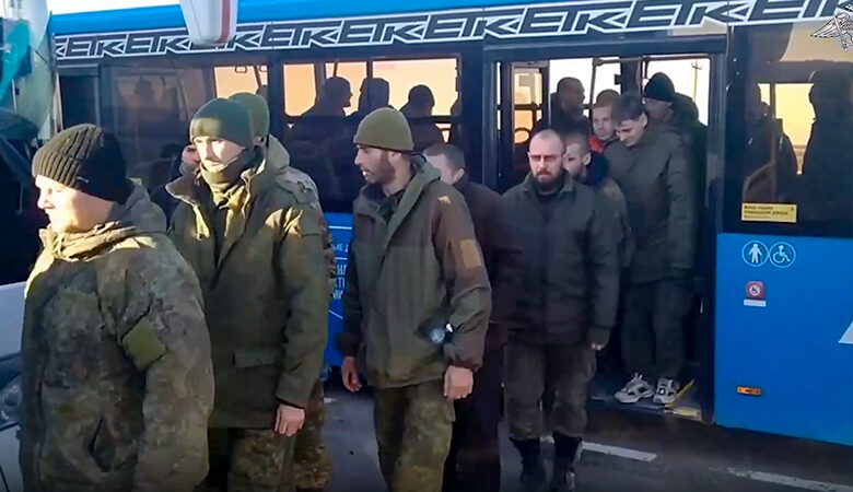 Πόλεμος στην Ουκρανία: Απελευθερώθηκαν 130 Ουκρανοί αιχμάλωτοι πολέμου