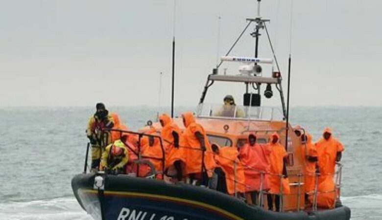 Βρετανία: Νεκροί και αγνοούμενοι μετανάστες σε ναυάγιο σκάφους στην Μάγχη