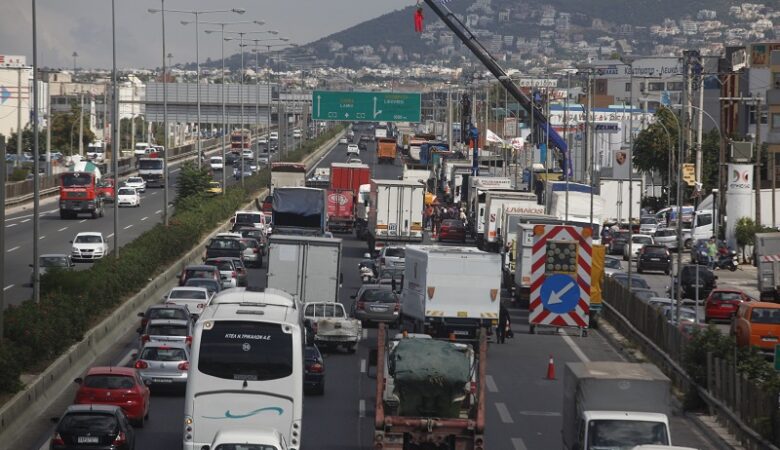 «Φρένο» στην κυκλοφορία φορτηγών τροφοδοσίας καταστημάτων στην Αθήνα όλο το 24ωρο