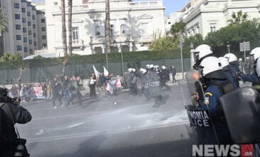 Εκπαιδευτικοί: Ένταση με συμπλοκές και χημικά έξω από τη Βουλή – Δείτε εικόνες και βίντεο του news