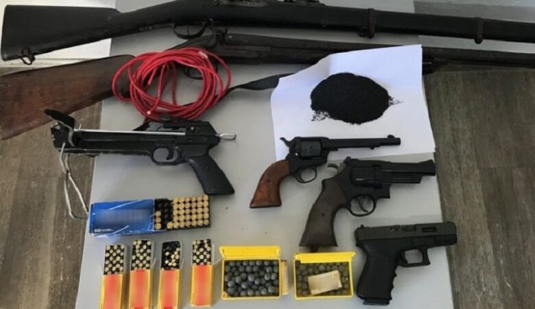 Ηράκλειο: Συνελήφθη να έχει στην κατοχή του μίνι οπλοστάσιο