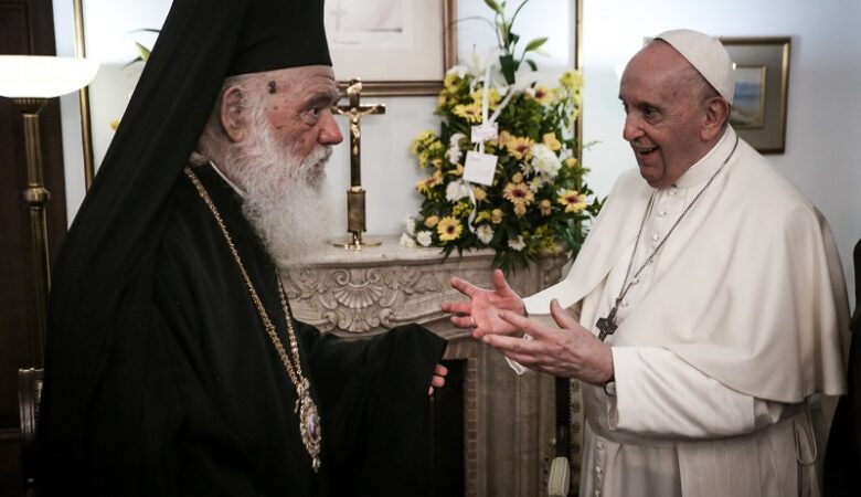 Θραύσματα του Παρθενώνα δωρίζει ο πάπας Φραγκίσκος στον αρχιεπίσκοπο Ιερώνυμο