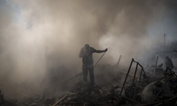 Ουκρανία: Τεράστιες ζημιές στις υποδομές του Χαρκόβου από τον ρωσικό βομβαρδισμό
