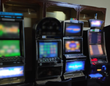 Λουκέτο σε μαγαζί με «φρουτάκια» στην Αθήνα – Τέσσερις συλλήψεις