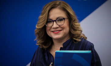 Μαρία Σπυράκη: Πλήρωσε 21.240 ευρώ στο Ευρωπαϊκό Κοινοβούλιο για τις αμοιβές που πήρε παρατύπως ο συνεργάτης της