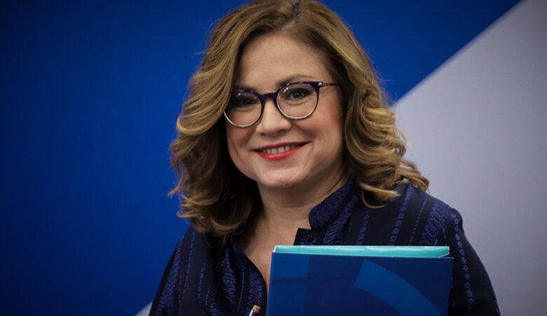 Μαρία Σπυράκη: Πλήρωσε 21.240 ευρώ στο Ευρωπαϊκό Κοινοβούλιο για τις αμοιβές που πήρε παρατύπως ο συνεργάτης της