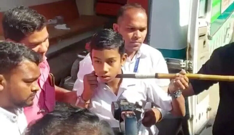 Ινδία: Φρικτό ατύχημα σε σχολείο – Ακόντιο διαπέρασε τον λαιμό ενός μαθητή