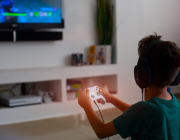 Ηλεκτρονικά παιχνίδια και παιδιά – Τι προσέχουμε πριν τα προσφέρουμε