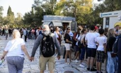 Ελάχιστα μειωμένα σε σύγκριση με το 2019 τα έσοδα από τον τουρισμό το 2022