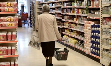 Επτά στους δέκα Έλληνες έχουν περιορίσει τις αγορές βασικών καταναλωτικών αγαθών