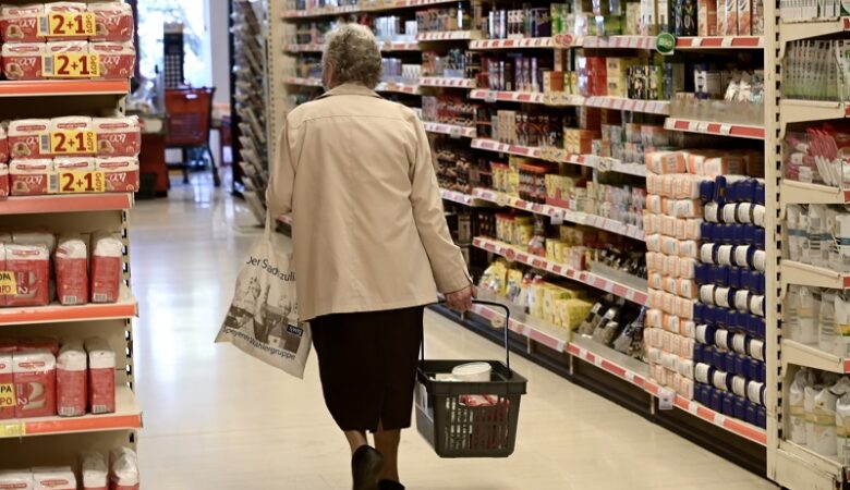 Ποιες μειώσεις θα αρχίσουν να βλέπουν από αύριο οι καταναλωτές στα ράφια των Super Market
