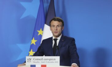 Ο Μακρόν διαβεβαιώνει ότι η Γαλλία «δεν αναγνωρίζει» την προσάρτηση ουκρανικών εδαφών από τη Ρωσία