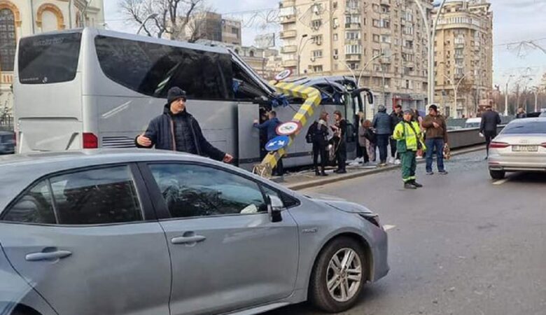 Τροχαίο δυστύχημα με ελληνικό λεωφορείο στο Βουκουρέστι – Ένας νεκρός και πολλοί τραυματίες