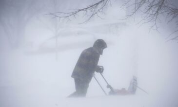 ΗΠΑ: Τουλάχιστον 46 νεκροί από την κακοκαιρία – Χριστούγεννα στον «πάγο» για χιλιάδες Αμερικανούς