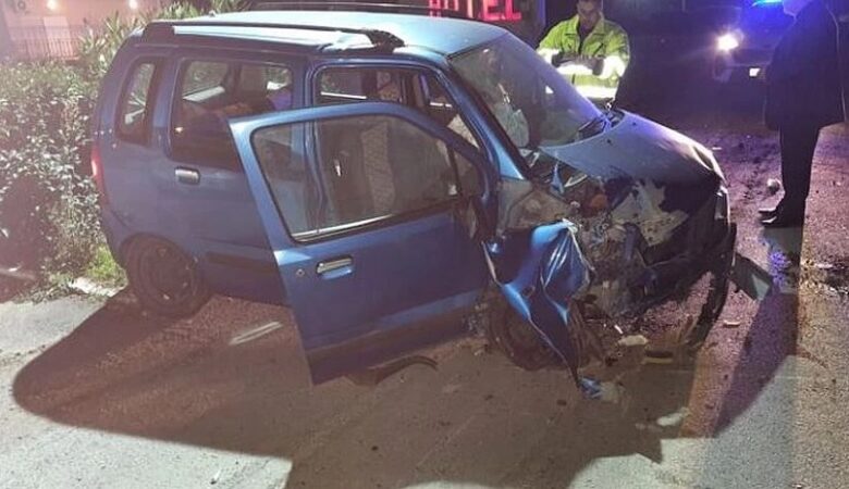 Χαλκηδόνα: Αυτοκίνητο προσέκρουσε σε πινακίδα ξενοδοχείου – Τρεις τραυματίες