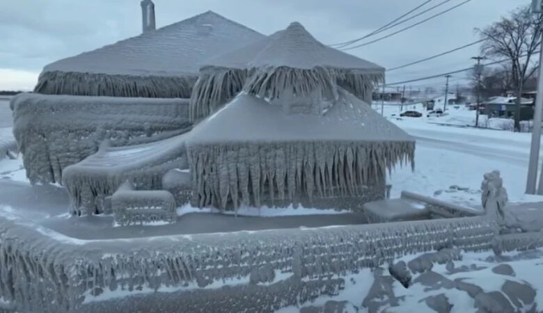 ΗΠΑ: Απίστευτες εικόνες μετά τη χιονοθύελλα – «Τα σπίτια μοιάζουν σαν να βγήκαν από την ταινία “The Day After Tomorrow”»