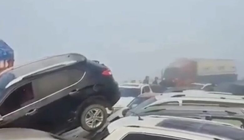 Κίνα: Tεράστια καραμπόλα με περισσότερα από 200 αυτοκίνητα – Νεκρός ένας οδηγός