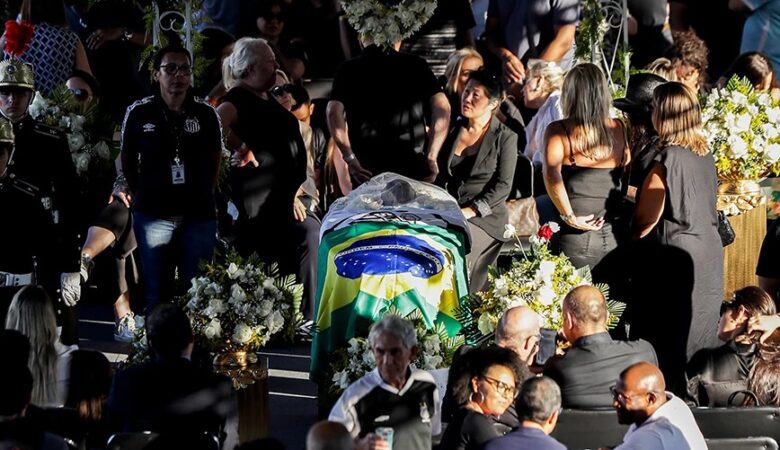 Βραζιλία – Πελέ: Το τελευταίο «αντίο» στον θρύλο του παγκοσμίου ποδοσφαίρου – Δείτε LIVE την κηδεία του