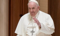 Βατικανό: Ο πάπας Φραγκίσκος σκοπεύει να στείλει αντιπροσωπείες σε Κίεβο και Μόσχα για να επιτύχει τον τερματισμό του πολέμου