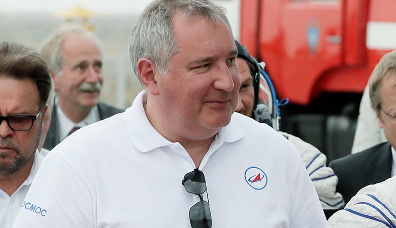 Πρώην επικεφαλής της Roscosmos έστειλε στον Μακρόν θραύσματα από γαλλικό πυροβόλο που τον τραυμάτισε στην Ουκρανία