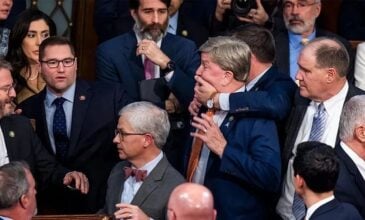 ΗΠΑ: Απίστευτο σκηνικό στη Βουλή των Αντιπροσώπων με κεφαλοκλείδωμα στην εκλογή του προέδρου Μακάρθι – Δείτε βίντεο