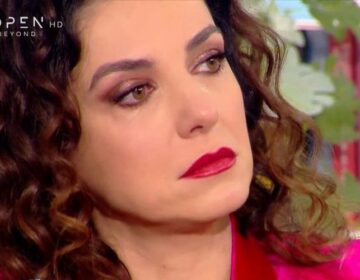Έξαλλη η Φωτεινή Δάρρα με Ανδρέα Μικρούτσικο: «Δεν με σεβάστηκε, είδατε ένα μονταρισμένο υλικό»