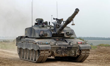 Η Βρετανία εξετάζει να προμηθεύσει την Ουκρανία με άρματα μάχης