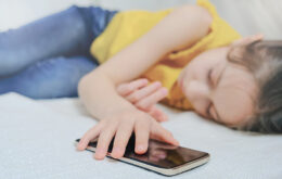 iPhone: Πώς να ρυθμίσεις τον ήχο του κινητού αν δυσκολεύεσαι να κοιμηθείς