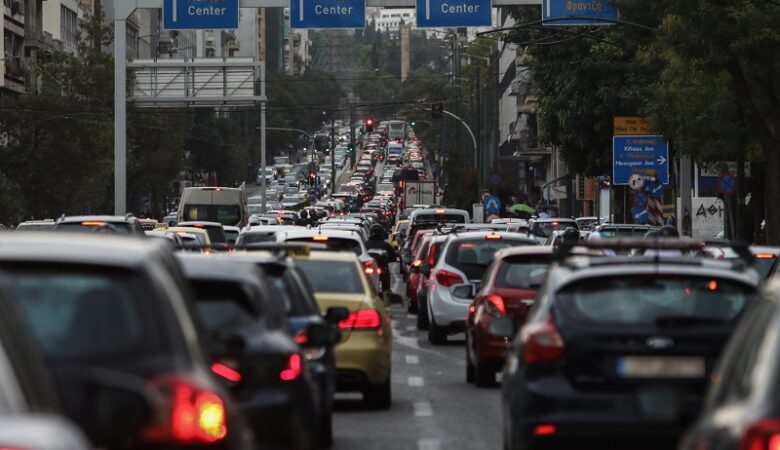 Πόσες ώρες χάνουμε από τη ζωή μας στο τιμόνι λόγω της κίνησης – 15η στην παγκόσμια λίστα η Αθήνα