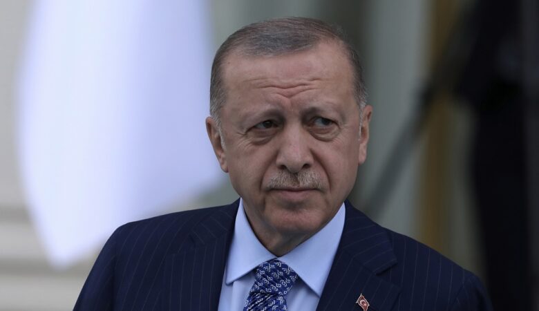 Ερντογάν: Επέμεινε στα περί «τουρκικής» μειονότητας στην Ελλάδα κατά την επιστροφή του στην Τουρκία