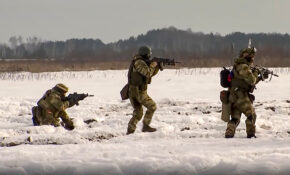 Οι Ρώσοι προελαύνουν και οι Ουκρανοί διαπραγματευτές είναι στις ΗΠΑ για νέες συνομιλίες κατάπαυσης του πυρός