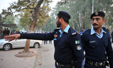Πακιστάν: Επίθεση ενόπλων σε αστυνομικό τμήμα στο Καράτσι – Τουλάχιστον 7 νεκροί