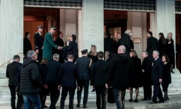 Κηδεία τέως βασιλιά Κωνσταντίνου: Αναχωρούν και οι τελευταίοι «γαλαζοαίματοι» – Κυκλοφοριακές ρυθμίσεις της Τροχαίας