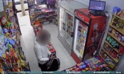 Θεσσαλονίκη: Θρασύς κλέφτης παρίστανε τον πελάτη σε ψιλικατζίδικο – Κάμερα κατέγραψε τις κινήσεις του μόλις ο ιδιοκτήτης μπήκε στην αποθήκη