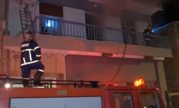 Θεσσαλονίκη: Επιχείρηση διάσωσης ηλικιωμένης από φωτιά σε διαμέρισμα
