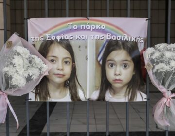 Πυρκαγιά Μάτι: Ράγισαν καρδιές οι φωτογραφίες των δίδυμων κοριτσιών που έχασαν τη ζωή τους- «Συνεχίζουμε τη ζωή μας μισοπεθαμένοι»