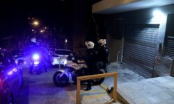 Άλιμος: Έκρηξη αυτοσχέδιου μηχανισμού σε είσοδο πολυκατοικίας – Προκλήθηκαν υλικές ζημιές