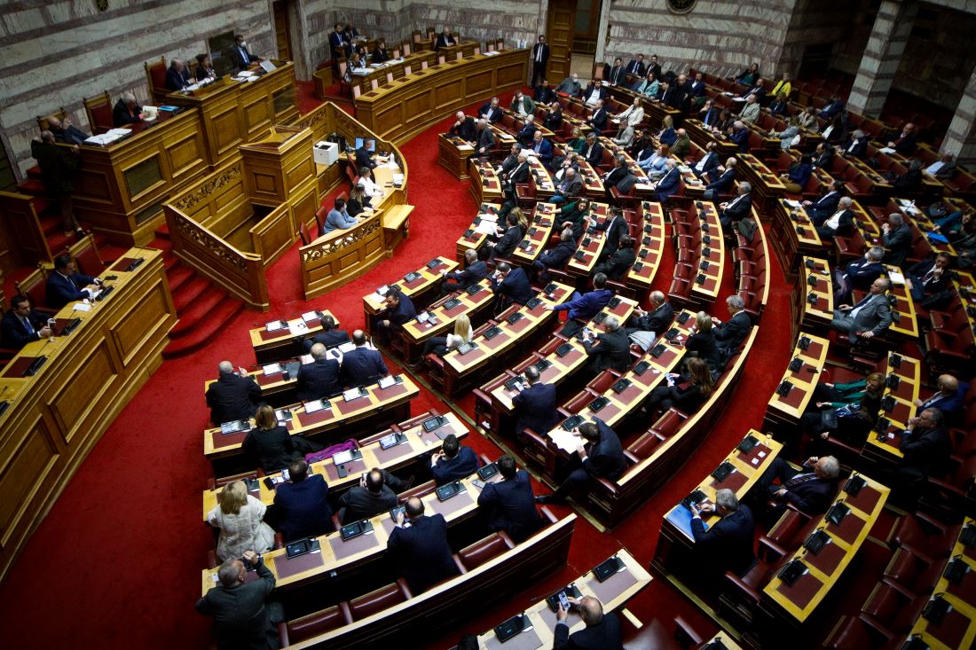 Βουλή: Live η συζήτηση για την πρόταση δυσπιστίας κατά της κυβέρνησης