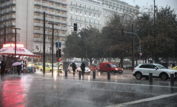 Στο «κόκκινο» οι κεντρικοί δρόμοι της Αθήνας από την έντονη βροχόπτωση